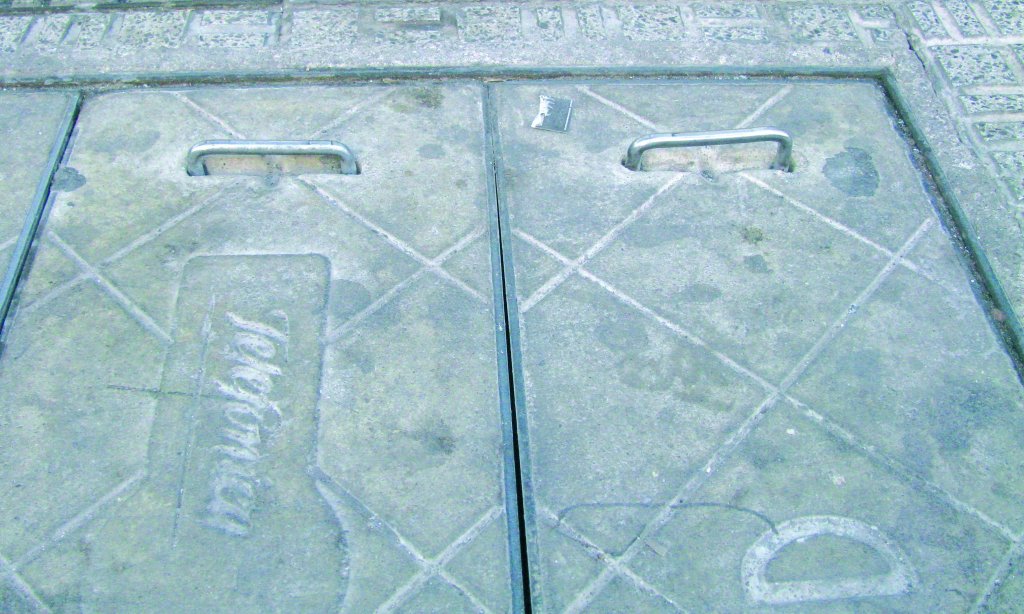 alt
