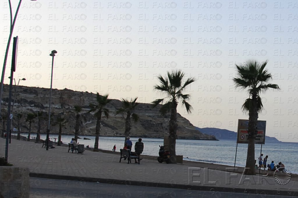 La apertura de la playa de Horcas Coloradas, pendiente del viento