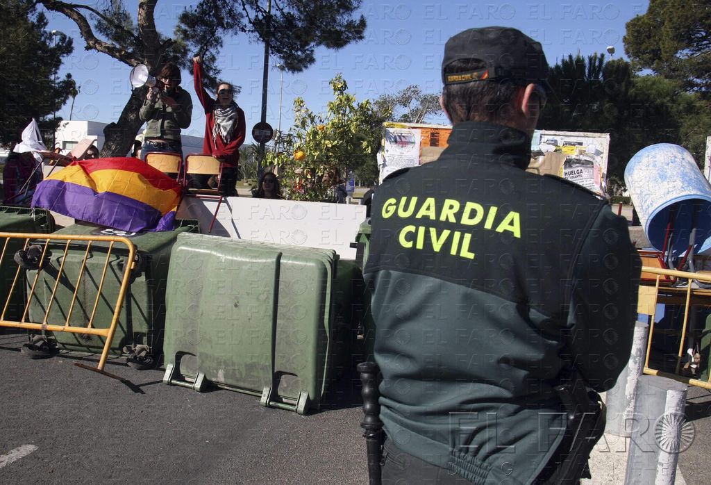 Guardias civiles denuncian que ya no tienen descuentos en trenes ni buses