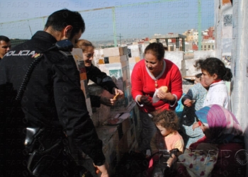 fotosmelilla 2014 04 01 Tania Costa DSC 0611 Echan a la calle a una madre de familia con cuatro niños pequeños