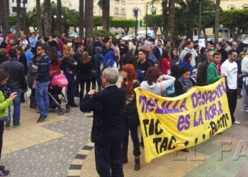 fotosmelilla 2014 04 02 spa 18 1 Más de 200 melillenses reclaman en la Plaza de España “un futuro mejor”