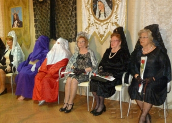 fotosmelilla 2014 04 11 dori P1240075 La mantilla engalana a las mayores