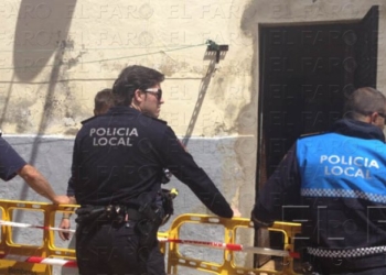 fotosmelilla 2014 04 13 asp 7 1 El reventón de una tubería deja en la calle a una familia de Melilla