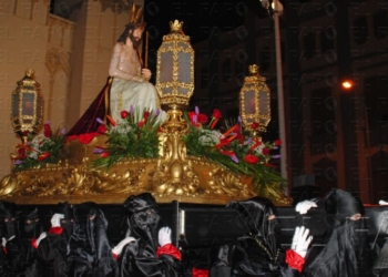 fotosmelilla 2014 04 15 rebeca 13 2 El arzobispo castrense oficiará una misa previa a la salida del Cristo Humillado