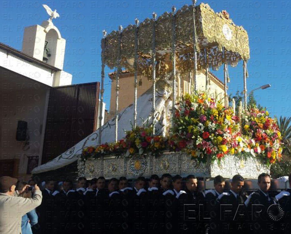 Melilla vuelve a arropar al Rocío en el último recorrido de la Pasión