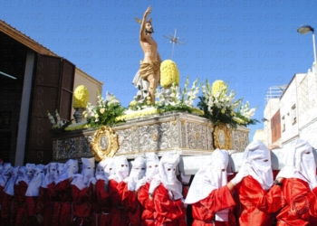 fotosmelilla 2014 04 21 rebeca 11 1 El Resucitado protagoniza la última salida de la Semana Santa local