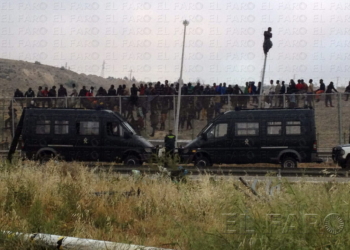 fotosceuta 2014 05 02 melilla 635345315779588355 Entran 140 inmigrantes a Melilla tras una avalancha de 800 en dos asaltos a la valla