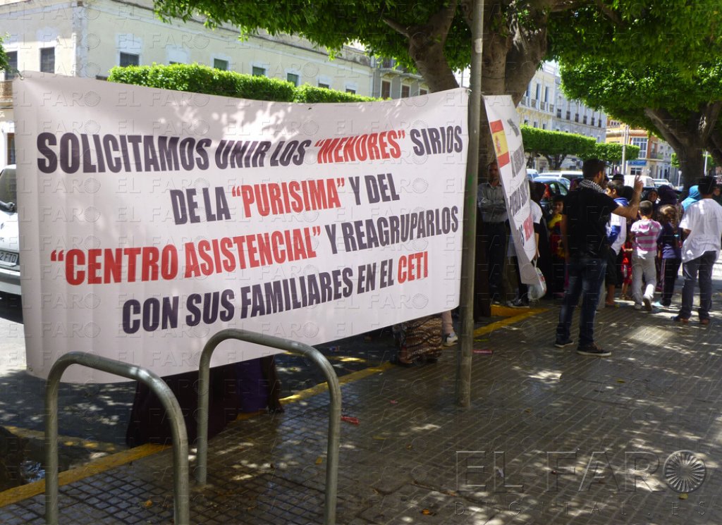 La consejera apunta que no pueden dejar de ayudar a los melillenses por los sirios