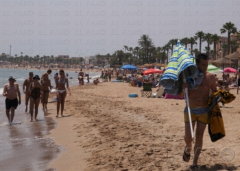 fotosmelilla 2014 05 06 asp 7 1 La Ciudad prohibirá la pesca en la playa si hay accidentes con anzuelos