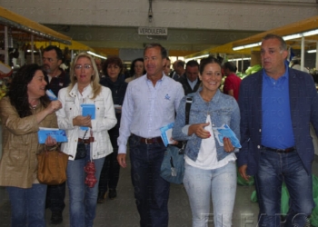 fotosmelilla 2014 05 18 spa 7 1 Acedo y la ‘caravana popular’ lleva sus propuestas electorales al Mercado Central