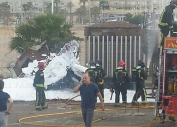 fotosmelilla 2014 05 23 rebeca 16 1 El Puerto prohíbe trabajar en la zona de la Marina Seca, tras el incendio del barco