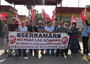 fotosmelilla 2014 05 27 rebeca 5 1 Los trabajadores de Serramar no irán a la huelga, pero continúan las protestas