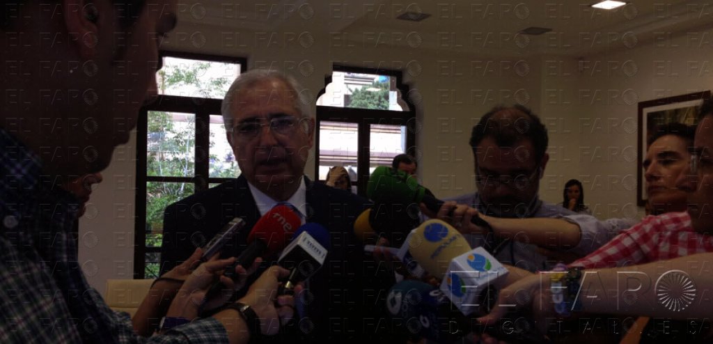 Imbroda: “Melilla no puede aceptar que haya tantas personas en el CETI”