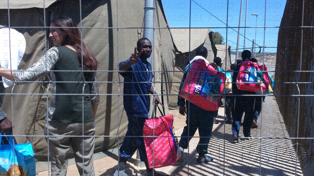 Empleo logra que las ONGs hagan sitio para sacar a más inmigrantes del CETI