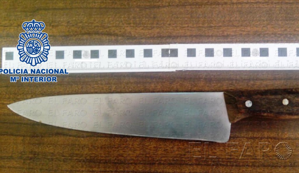 Un joven intenta apuñalar a su vecino con un cuchillo tras ‘cotillearle’ el móvil