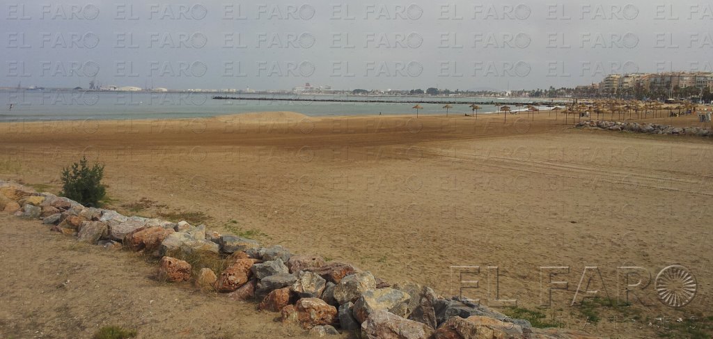 Medio Ambiente prohíbe el baño en las playas de la bahía por una avería en la tubería de aguas residuales