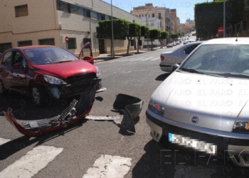fotosmelilla 2014 07 21 spa contra Dos coches colisionan en la calle Carlos V por saltarse el ‘ceda’