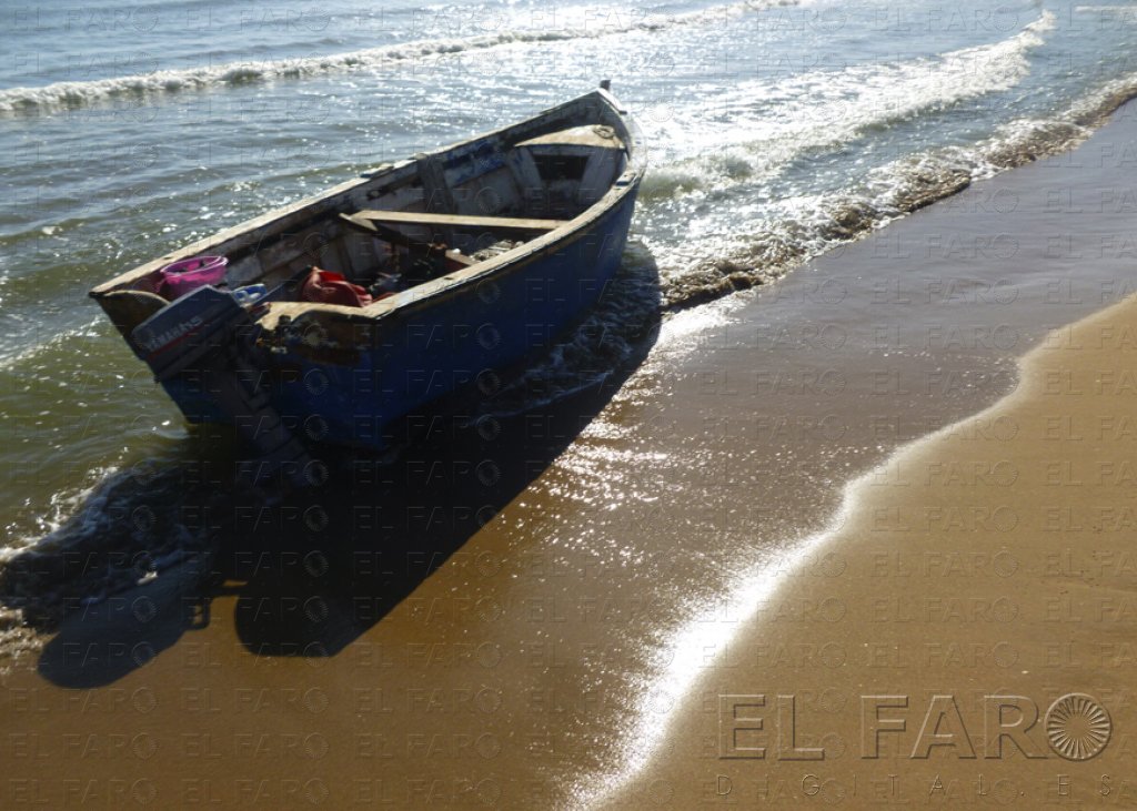 Los inmigrantes vuelven a la estrategia de usar barcas de pesca para ocultarse