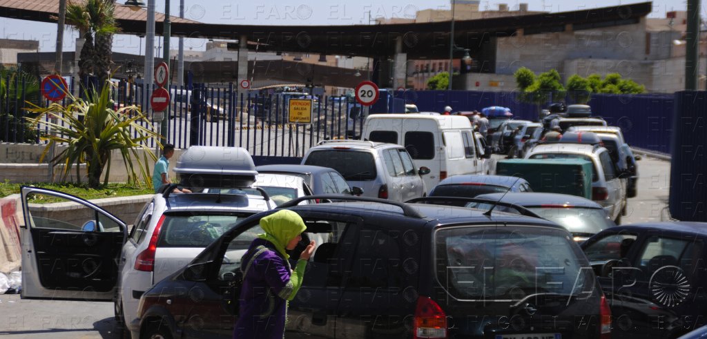 El control policial marroquí en Beni Enzar provoca esperas de 5 horas