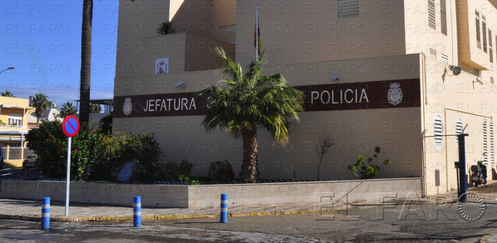 La Policía rescata a un hombre, encerrado por su esposa, detenida por malostratos