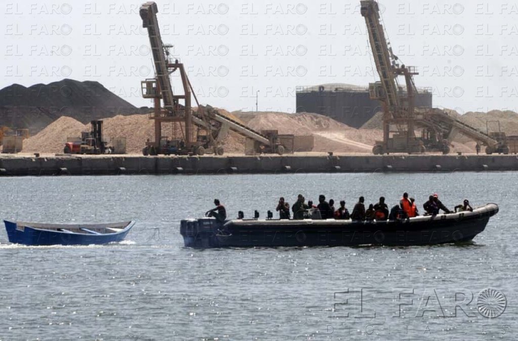 Devuelven a Marruecos una patera con 21 subsaharianos