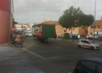 fotosmelilla 2014 08 19 dori 17 2 Vecinos del Real piden que se retire un remolque aparcado en la carretera