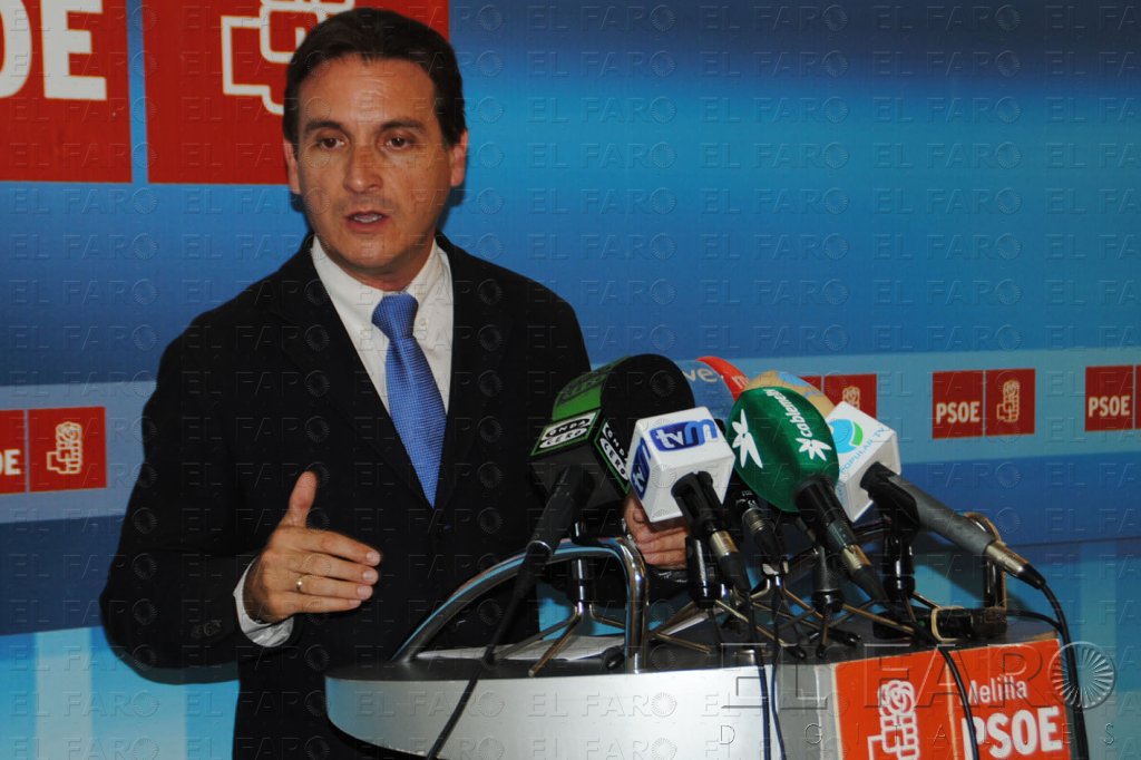 Escobar promete devolver inversiones perdidas cuando gobierne el PSOE