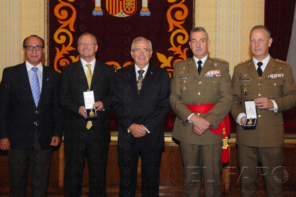La oposición critica la falta de rigor del Gobierno para dar las medallas de oro