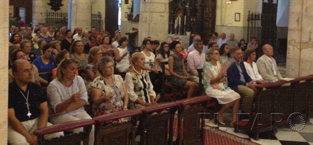 Los melillenses rinden honores a la Virgen de la Victoria para iniciar las fiestas patronales