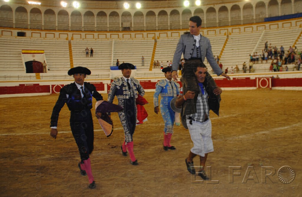 Manzanares, triunfador de la tarde en la ‘Mezquita del Toreo’