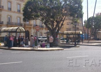 fotosmelilla 2014 09 10 Tania Costa DSC 2170 El inicio del curso y el descanso de taxistas piratas dejan largas colas en las paradas de la COA