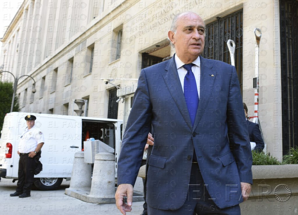 El ministro del Interior reitera que la Guardia Civil cumple la ley en Melilla
