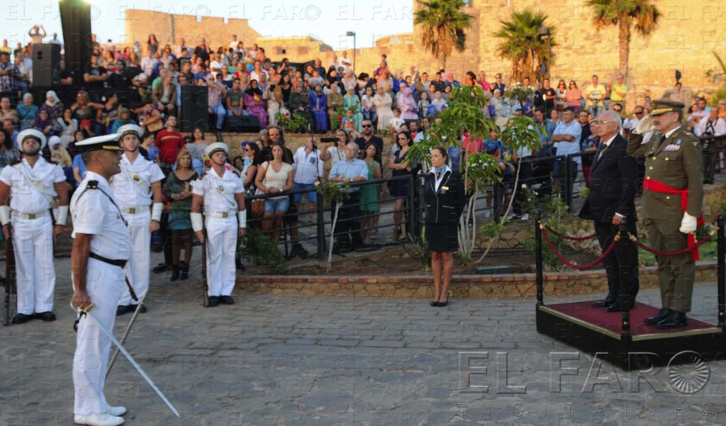 El Pueblo se llenó de ciudadanos que asisten a la conmemoración del Día de Melilla