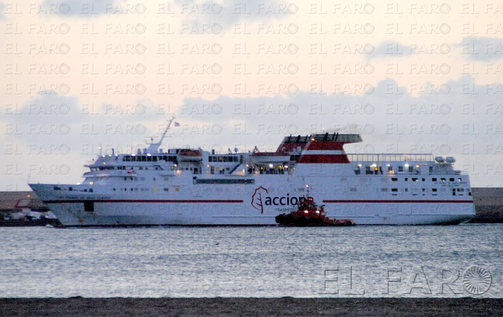 Acciona mantendrá hasta diciembre el barco con Almería toda la semana