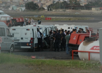 fotosmelilla 2014 09 25 Tania Costa Inmigrantrto022 Despliegue policial para trasladar a 30 inmigrantes del CETI al aeropuerto