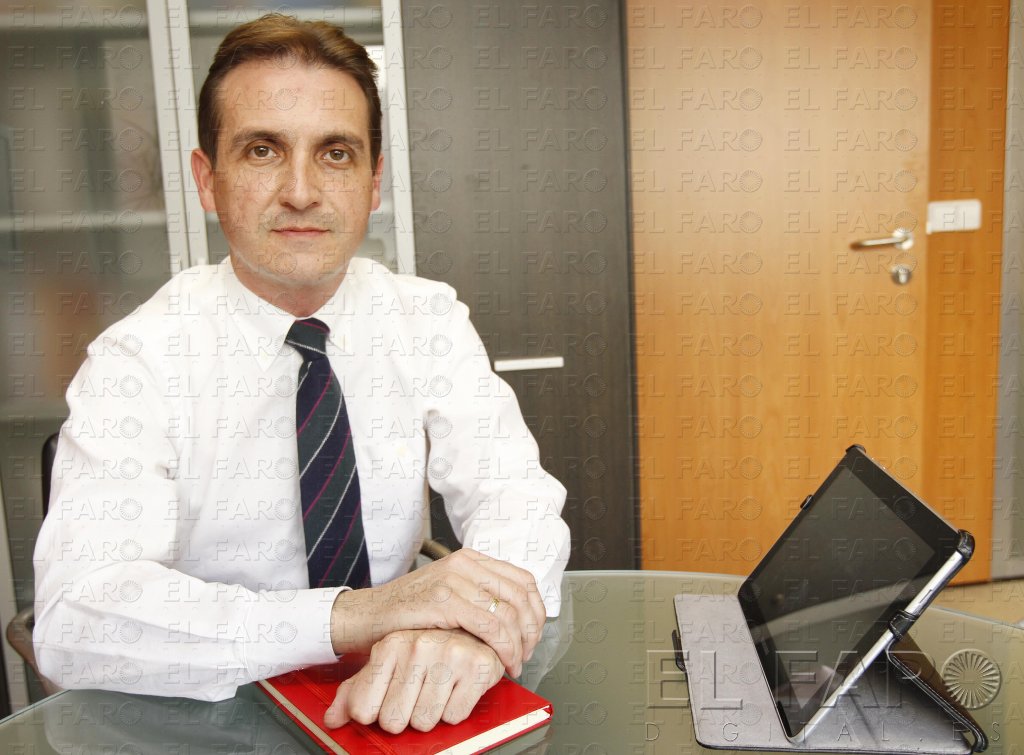 Escobar dice que la gestión del PP con el contrato marítimo ha sido “vender humo”