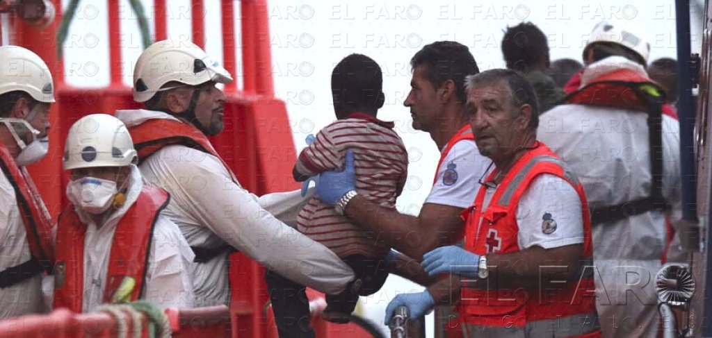 Interceptan a 14 magrebíes rumbo a Almería en patera, la tercera en dos días