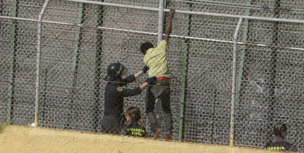 Un inmigrante está en España si rebasa “el sistema perimetral de seguridad”