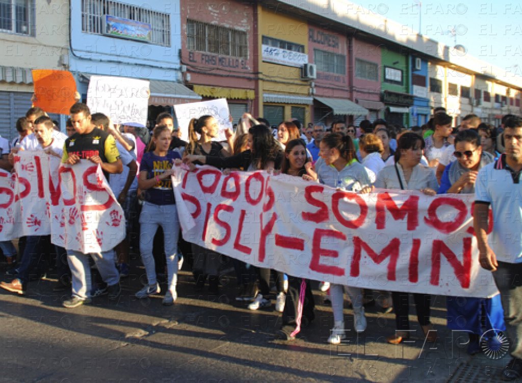 Los padres de Emin y Pisly exigen justicia en el primer aniversario de la muerte de sus hijos