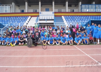 fotosmelilla 2014 11 15 DEPORTE UD Melilla Entrenamiento 14 11 14 Un campeón del Mundo y un grupo de escolares visitan a la UD Melilla