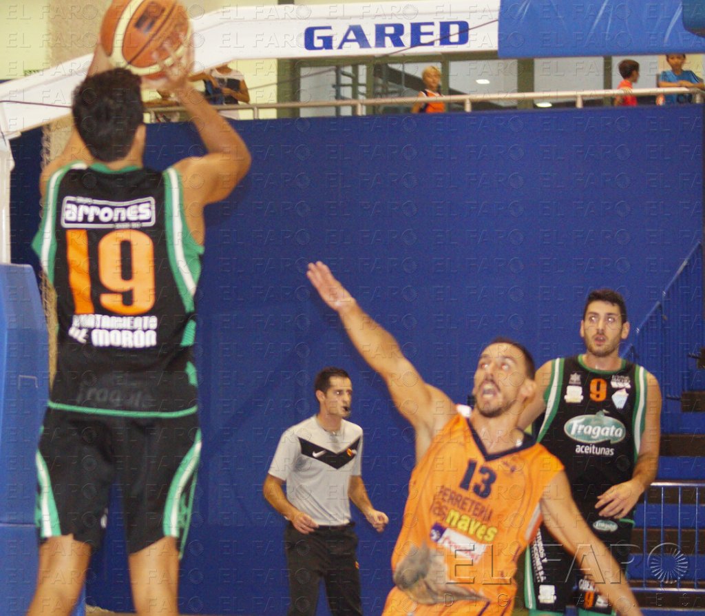 Los melillenses salieron muy serios a la cancha de juego y se impusieron en el primer cuarto por 16-18