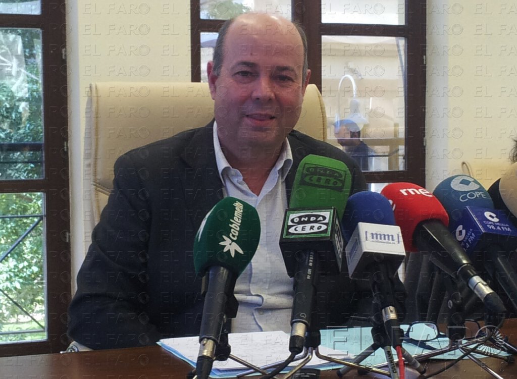 Conesa está de acuerdo con el Real Instituto Elcano en diversificar la economía local