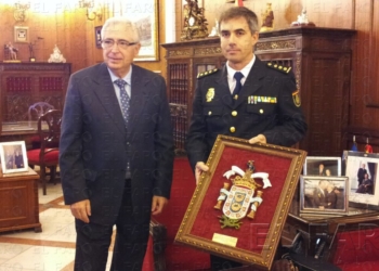 fotosmelilla 2014 12 13 spa 12 1 El presidente de la Ciudad despide al jefe de Operaciones de la Policía, Javier Nogueroles
