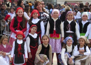 fotosmelilla 2014 12 14 rebeca 16 1 Bailes y villancicos para dar la bienvenida a la Navidad con ritmo