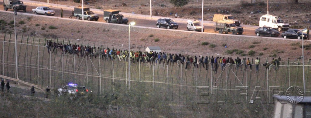 Un total 4.417 inmigrantes llegó a España en 2013, de los que 13 fallecieron, dos en Melilla