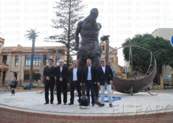 fotosmelilla 2014 12 14 spa DSC 0214 Cronos preside la plaza 1º de Mayo, en una alegoría “del tiempo, la vida y la libertad”