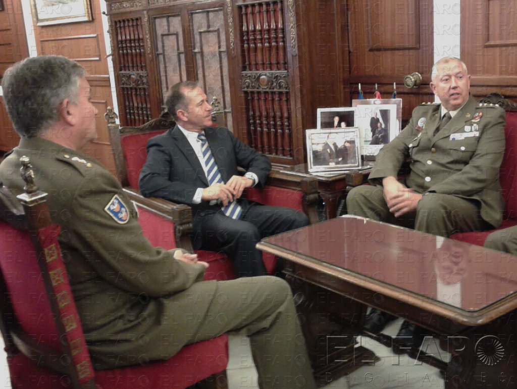 Defensa renueva a los mandos de las unidades militares de Artillería y Caballería