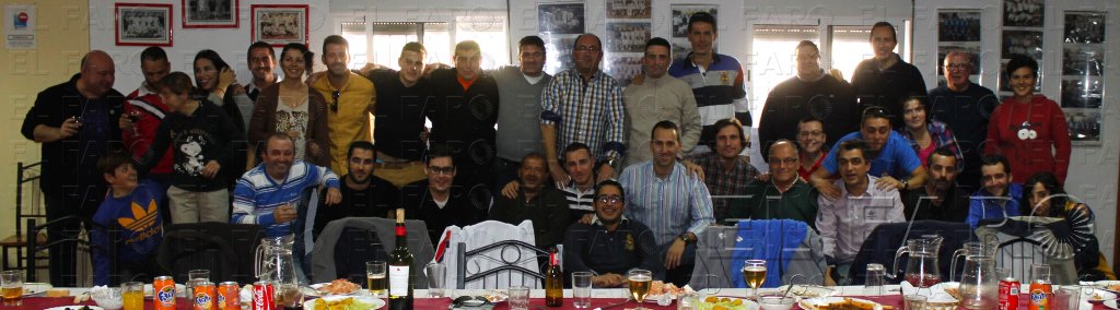 La Peña Real Madrid en Melilla celebra la Navidad con una comida entre amigos