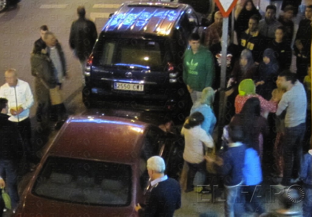 Tres madres, a ‘muletazos’ en la calle tras iniciar la pelea sus hijos pequeños