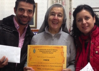 fotosmelilla 2014 12 21 dori 15 1 La Banda entrega un cheque de 1.260 euros a María Inmaculada